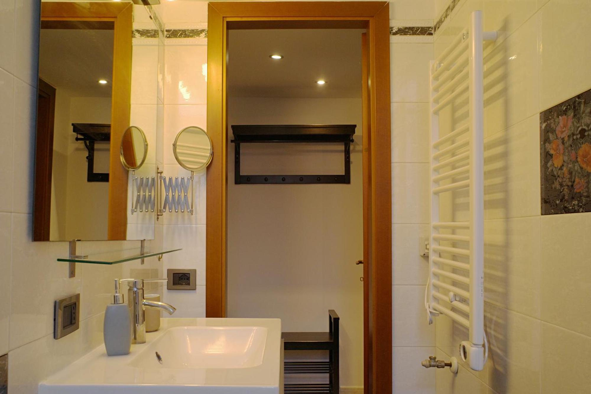 Bwr - Two-room Near The Station, Venini Milan