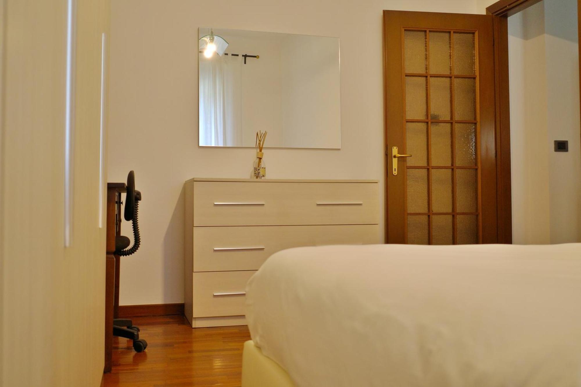 Bwr - Two-room Near The Station, Venini
